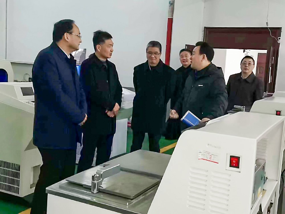 孝感市委常委、宣傳部長吳瓊一行考察鑒黑網醫療